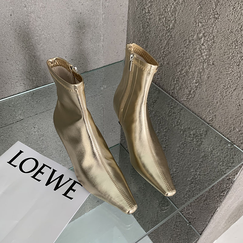 Bottines pointues à talons dorées