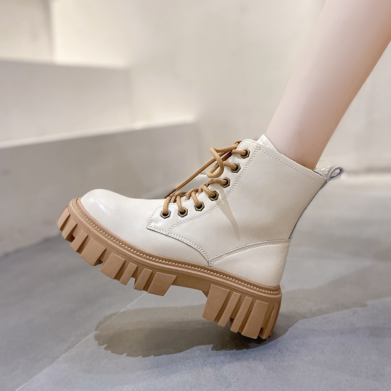 Bottines mi-hautes en cuir à lacets noirs femme