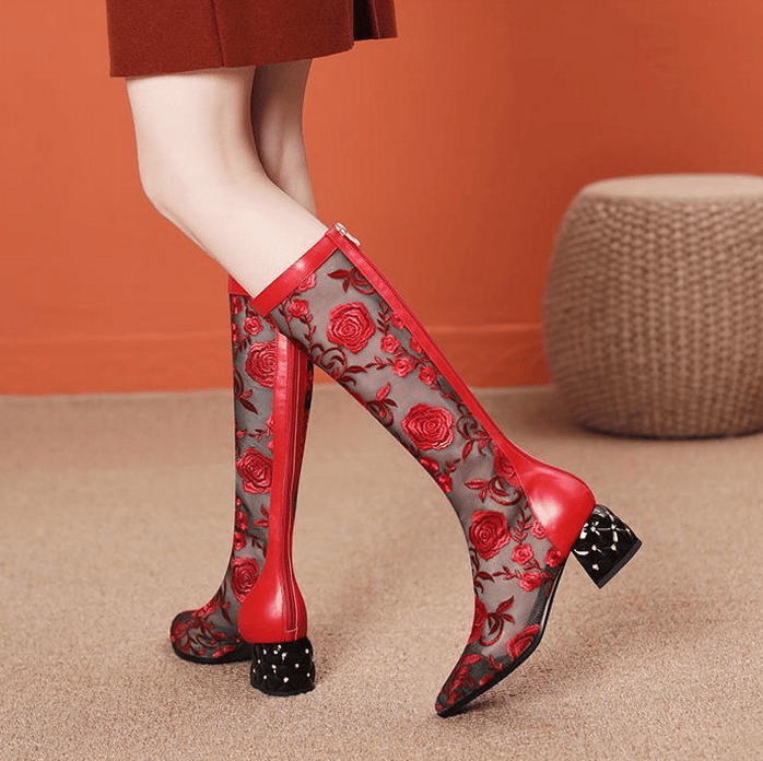 Bottes d'été hautes rouges en maille dentelle avec motif fleurs