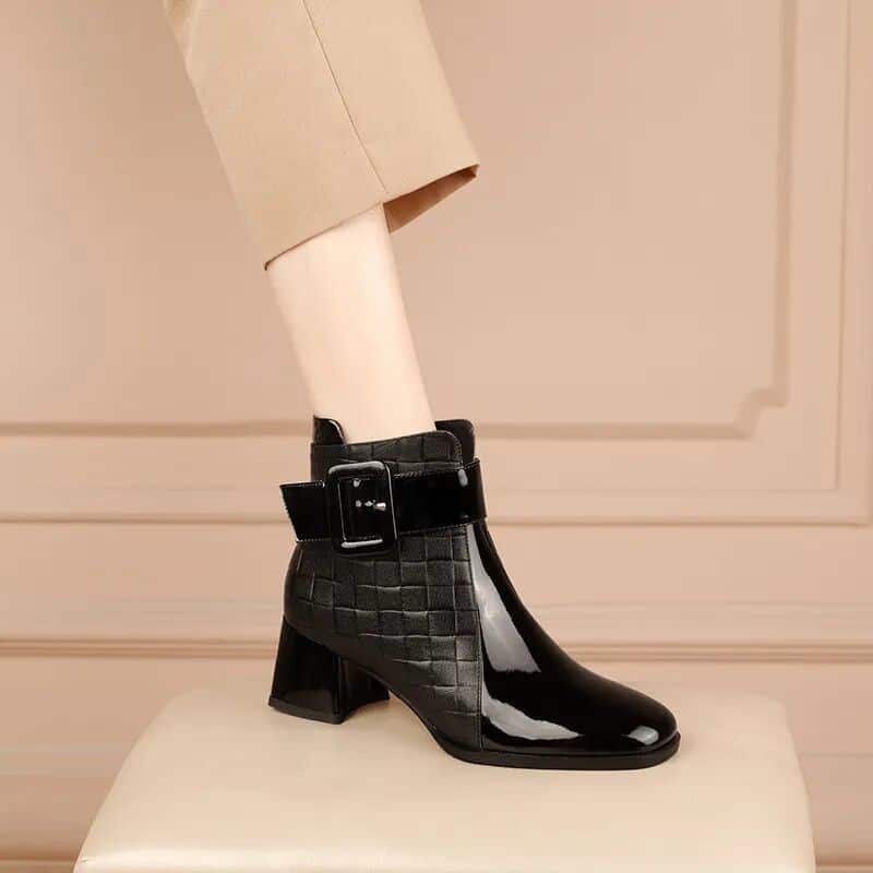 Bottes plates femme courtes en simili cuir sophistiquées - Noir