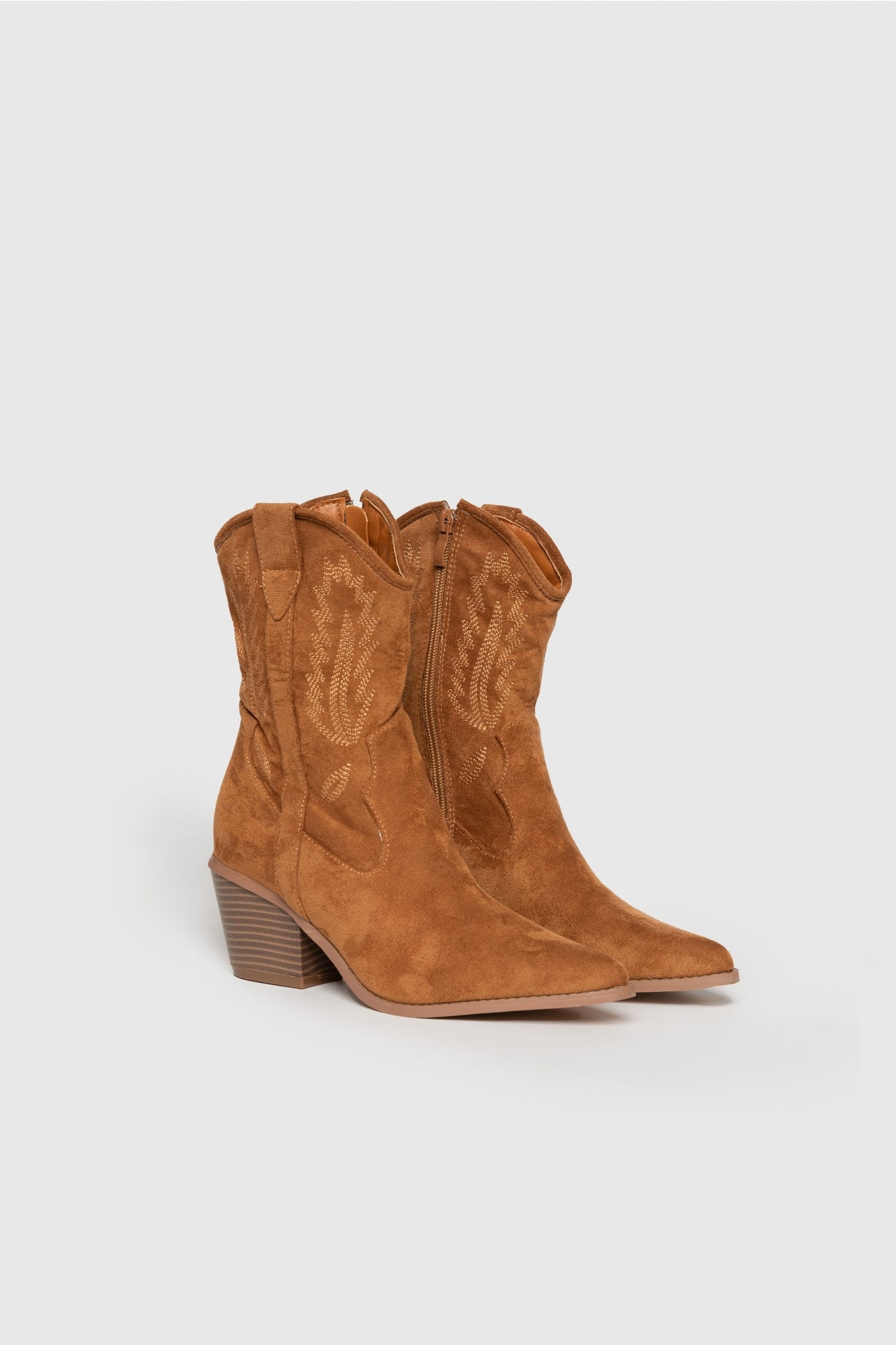 Botte de cowboy marron élégante et en daim avec motifs en forme de feuille